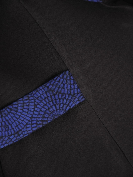 Elegancka garsonka damska granatowa z żakietem – rozkloszowany fason modelujący sylwetkę 36581