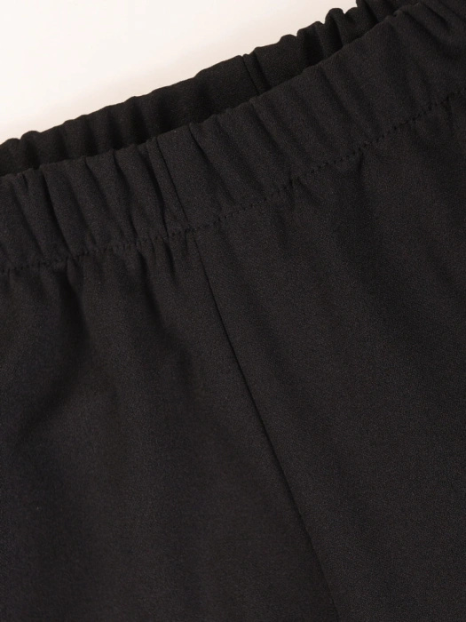 Elegancki kostium damski ze spodniami i trapezową tuniką – stylowy fason z wiązaniem w talii 40305