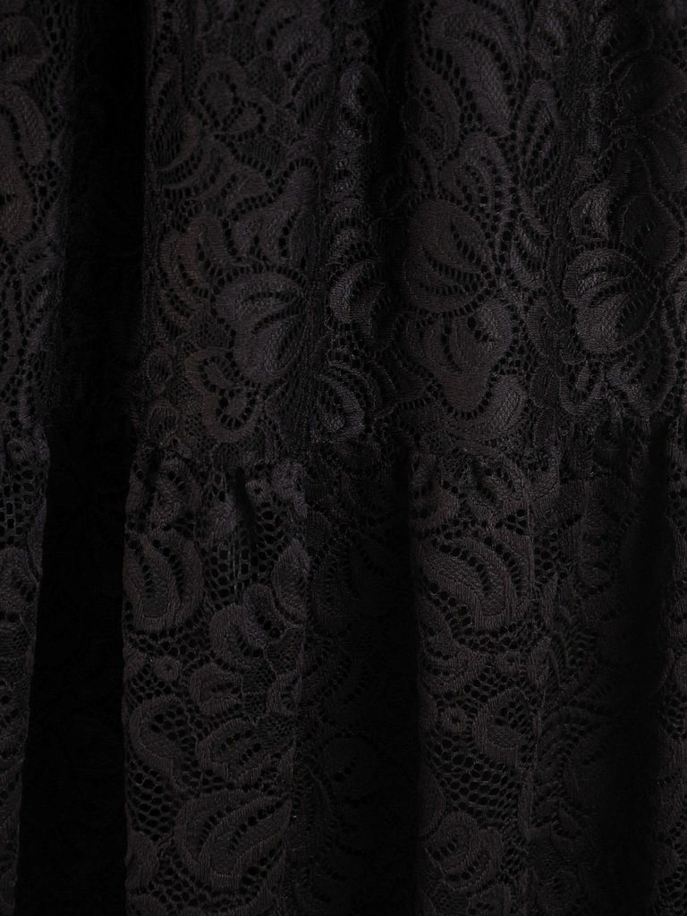 Elegancka sukienka wieczorowa rozkloszowana w kwiaty – wiązany dekolt i pasek modelujący talię 27371