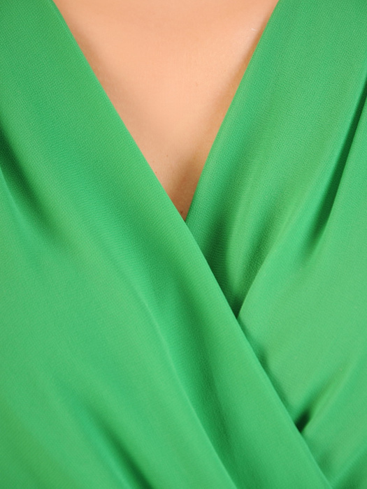 Zwiewna, zielona sukienka wiązana w pasie 33129