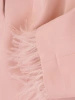 Różowa sukienka na wesele o prostym fasonie midi – ozdobne piórka i wyszczuplające przeszycia 35670