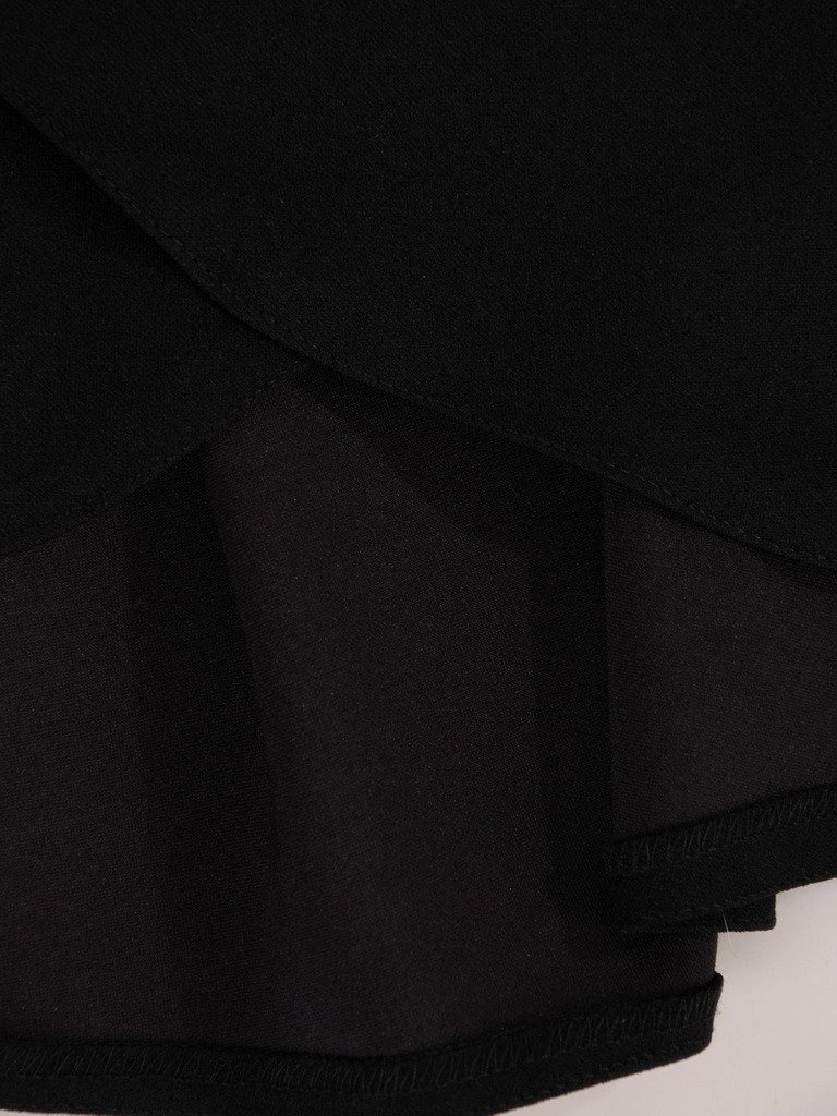 Elegancka czarna sukienka kopertowa midi – wysmuklające wiązanie w pasie i stylowy kołnierzyk 18596