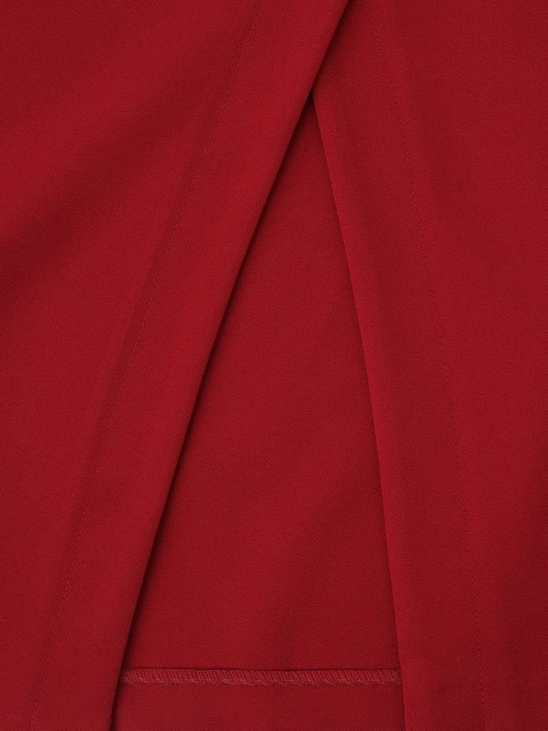 Bordowa sukienka prosta midi z dekoltem V – elegancki model do pracy i na spotkania 9133