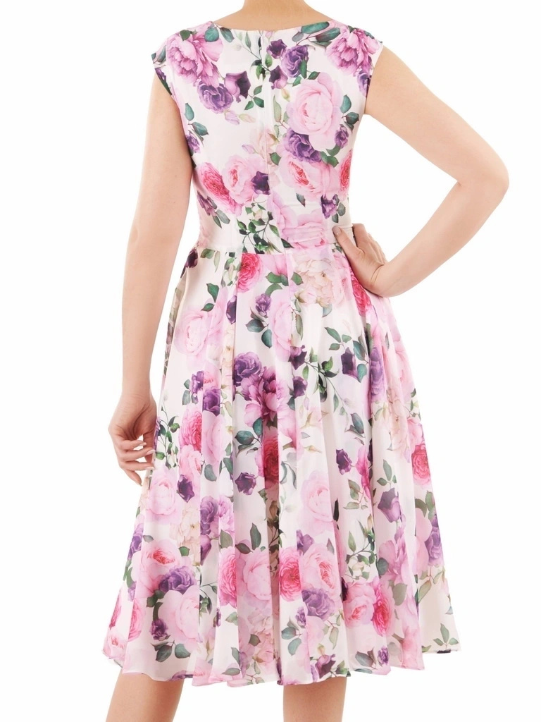 Elegancka rozkloszowana sukienka na wesele w kwiaty – lekki fason midi z dekoltem w łódkę 35809
