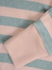 Elegancki sweter damski w beżowo-turkusowe paski – prosty krój z wysmuklającymi wstawkami 34825