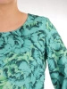 Elegancka zielona sukienka rozkloszowana w kwiaty – kobiecy fason midi na jesień 35490
