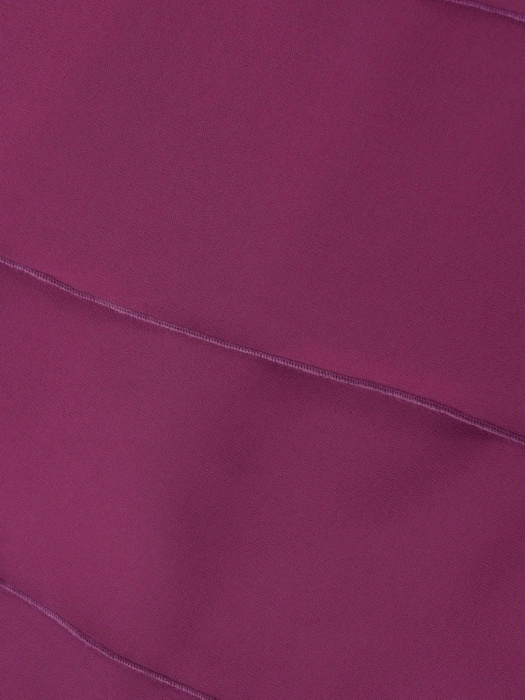 Elegancka fioletowa sukienka wizytowa trapezowa midi – warstwowy przód i ozdobne rękawki 30467