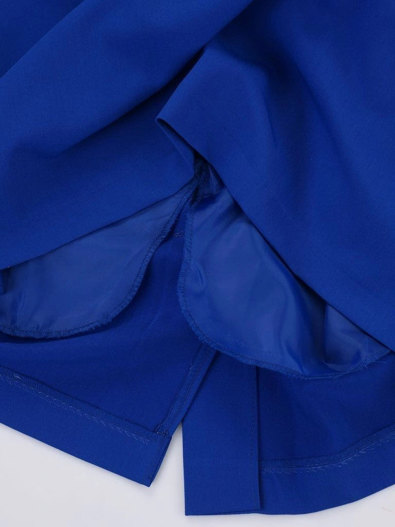 Elegancka sukienka midi w kolorze chabrowym – prosty krój z ozdobnymi zamkami i rękawem 3/4 3460
