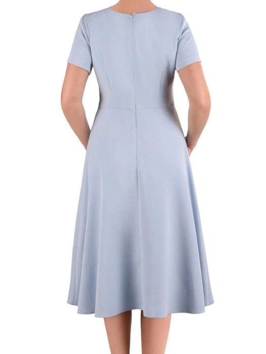 Błękitny komplet z rozkloszowaną sukienką midi i prostym żakietem – subtelnie wysmuklający fason na lato 41585