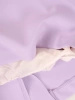 Elegancka liliowa sukienka wizytowa w kwiaty – prosty fason z wysmuklającymi zaszewkami 37974