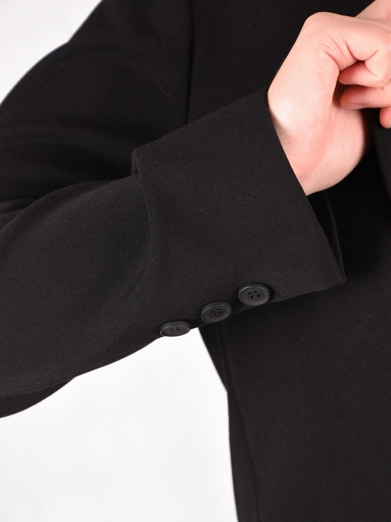 Elegancki czarny żakiet damski do sukienki – prosty fason ze stylowym kołnierzem i kieszeniami 42474