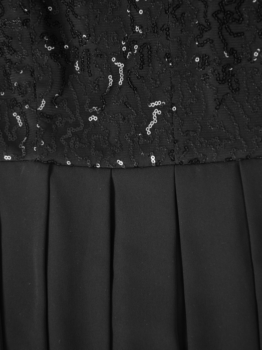 Maksi sukienka z ozdobnymi plisami i dekoltem 35101