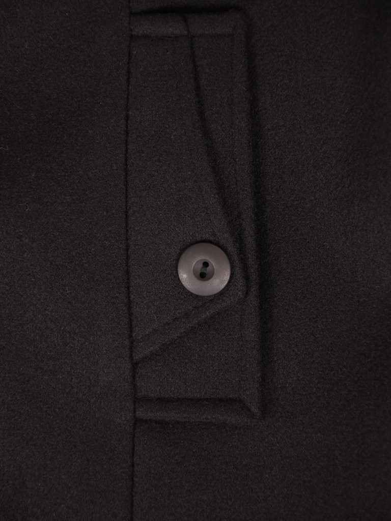 Elegancki płaszcz damski na jesień i zimę czarny – klasyczny krój optycznie wysmuklający sylwetkę 41510