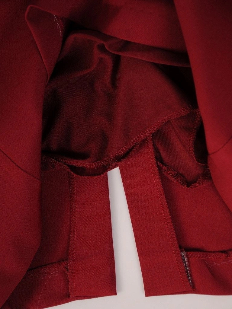 Elegancki komplet damski na wesele bordowy z żakietem – prosty fason wysmuklający sylwetkę 21808