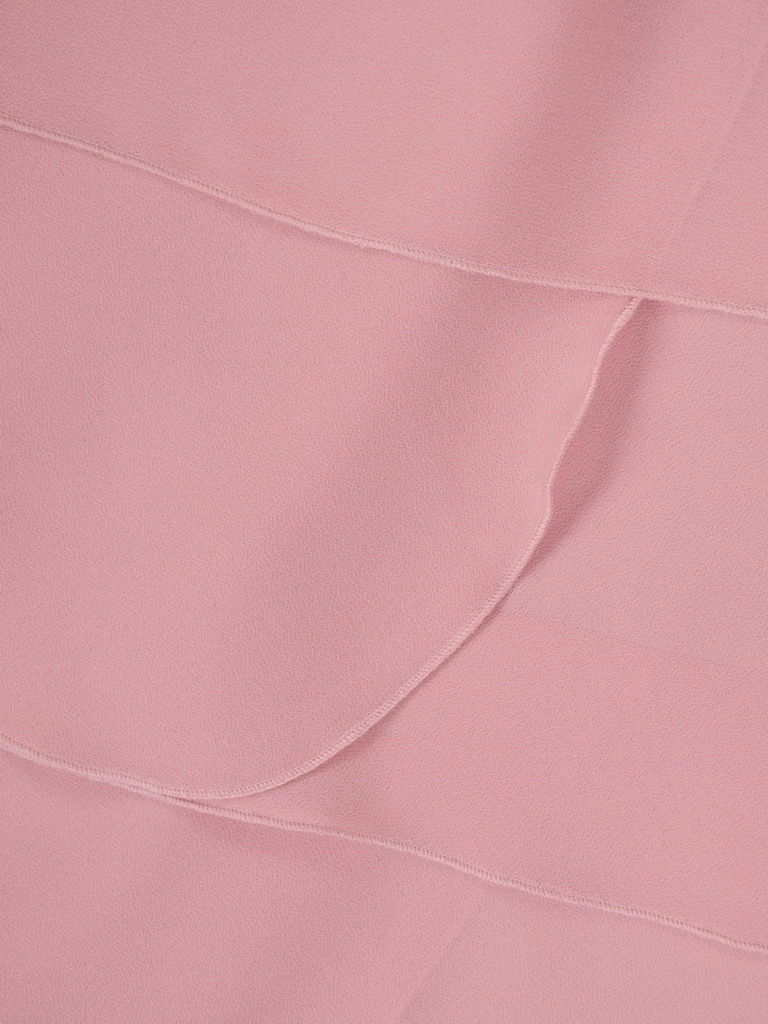 Elegancka prosta sukienka midi brudny róż – kobiece falbany maskujące ramiona 35835