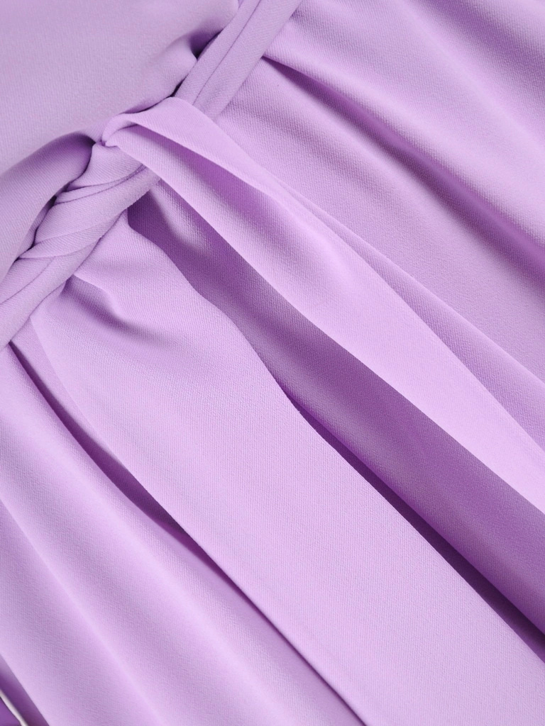 Elegancki kombinezon damski na wesele liliowy – wysmuklający krój z rękawem 3/4 i paskiem 39747