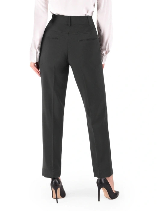 Czarne spodnie garniturowe o prostym kroju – elegancki model z kantem idealny do pracy 40508