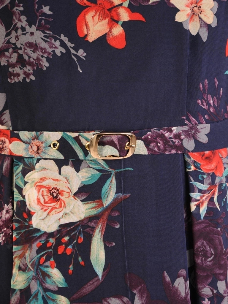 Granatowa sukienka midi w kwiaty – rozkloszowany fason z kontrafałdami i paskiem 34243