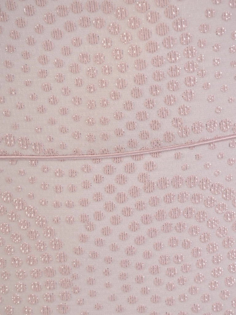 Pudrowy komplet damski z sukienką midi w grochy na wesele – wysmuklający fason z żakietem 3/4 25055
