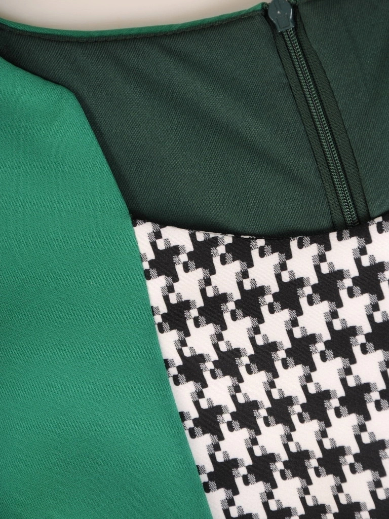 Zielona sukienka biurowa midi w pepitkę – prosty fason z imitacją żakietu i klamrą 32653