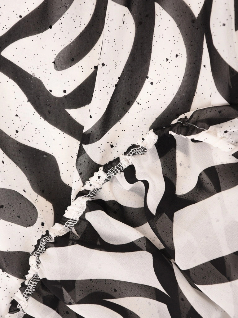 Bluzka z geometrycznym wzorem czarno-biała – luźny krój z rękawami kimono na lato 42059