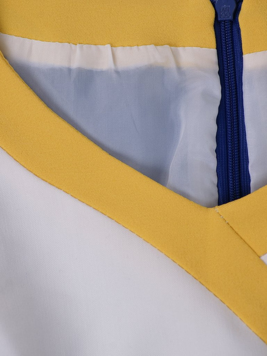 Sukienka wyszczuplająca Gracjana VII, wiosenna kreacja z tkaniny.