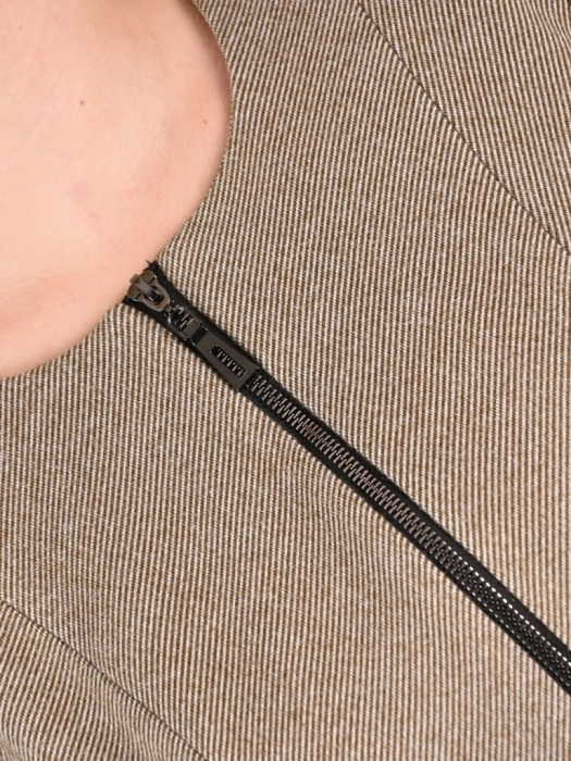 Beżowy prosty żakiet damski w prążki na suwak – elegancki model do pracy i na co dzień 42645