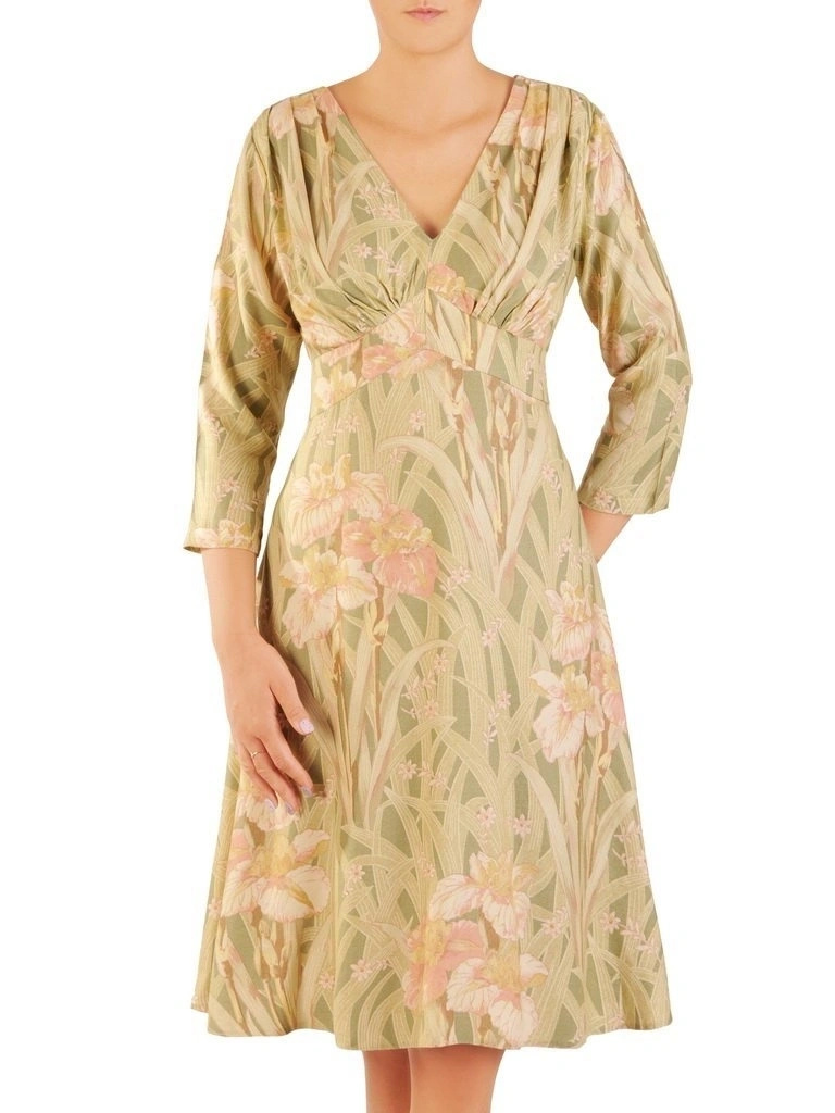 Elegancka sukienka rozkloszowana midi w kwiaty – kobiecy krój wysmuklający sylwetkę z rękawem 3/4 30422