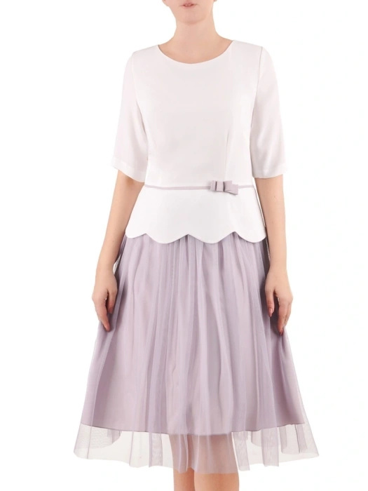 Elegancka sukienka rozkloszowana midi w odcieniu bieli – kobiecy krój z ozdobną kokardą 35225