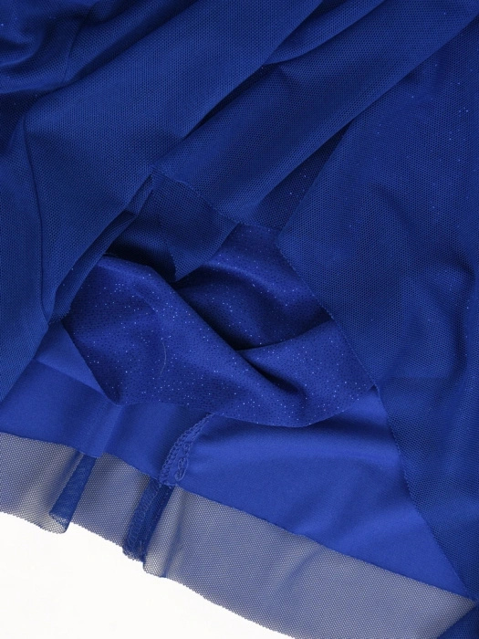 Elegancka chabrowa sukienka na wesele i andrzejki – prosty fason midi z dekoltem w serek 42520