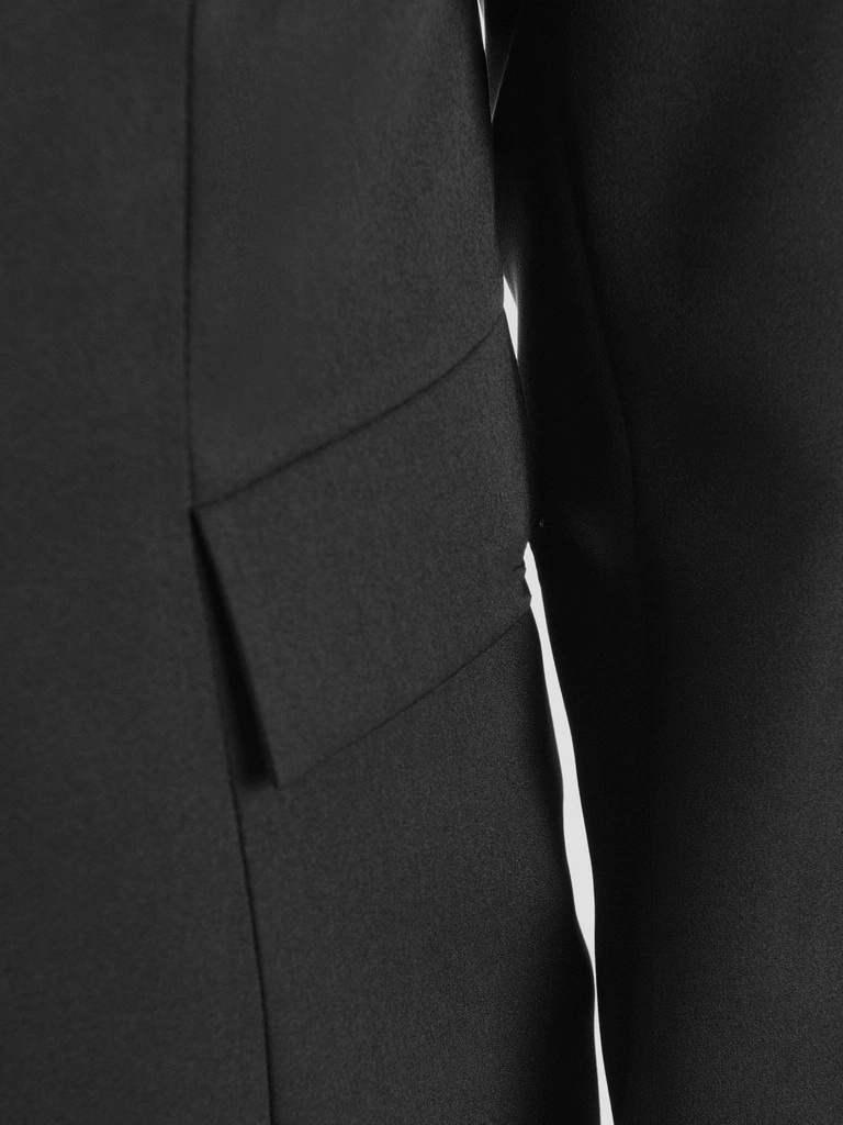 Elegancki czarny kostium damski ze spodniami – prosty żakiet i rozszerzane nogawki modelujące sylwetkę 40472