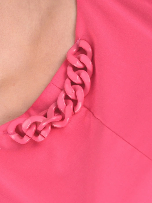 Amarantowa sukienka bawełniana bombka midi – efektowny krój tuszujący biodra 32904