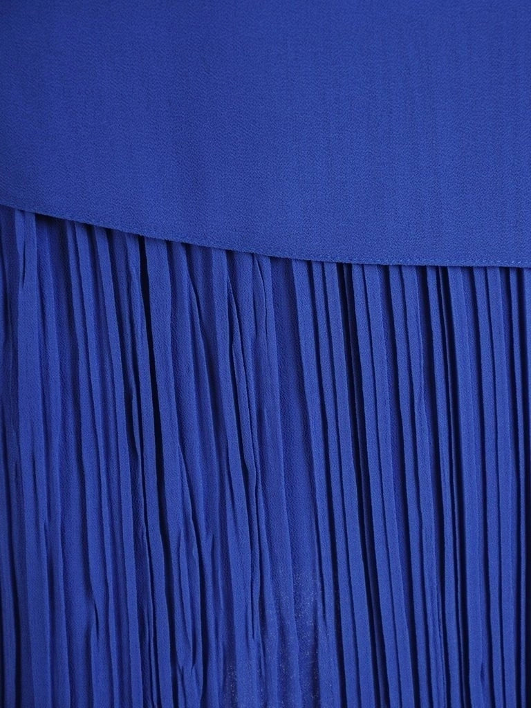Chabrowa sukienka wizytowa midi z dekoltem w serek – prosty krój z plisowaniem i kokardkami na rękawach 29401