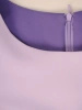 Liliowa sukienka biurowa midi o prostym kroju – pionowe zaszewki wysmuklające i ozdobne guziki 33885