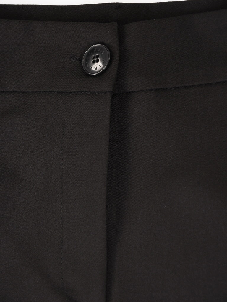 Czarne eleganckie spodnie damskie w kant – prosty fason z kieszeniami modelujący sylwetkę 40669