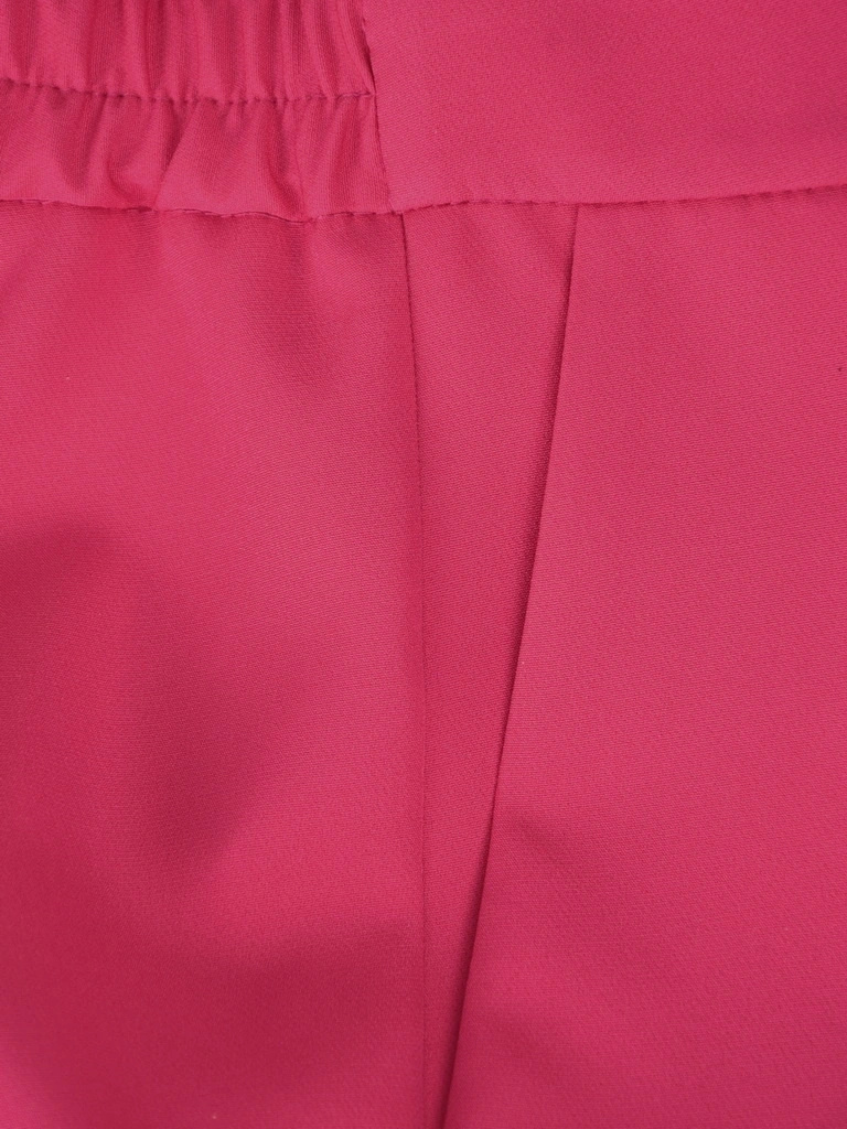 Elegancki garnitur damski na wesele amarantowy – prosty fason ze spodniami w kant 41237