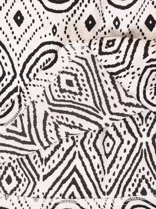 Elegancka bluzka wizytowa w czarno-biały print – prosty fason z wiskozy tuszujący sylwetkę 40174