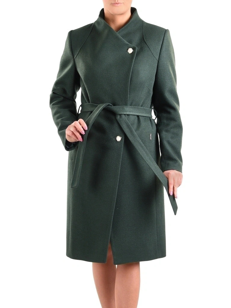Ciepły płaszcz zimowy w kolorze butelkowej zieleni – prosty fason ze stójką i paskiem 32206