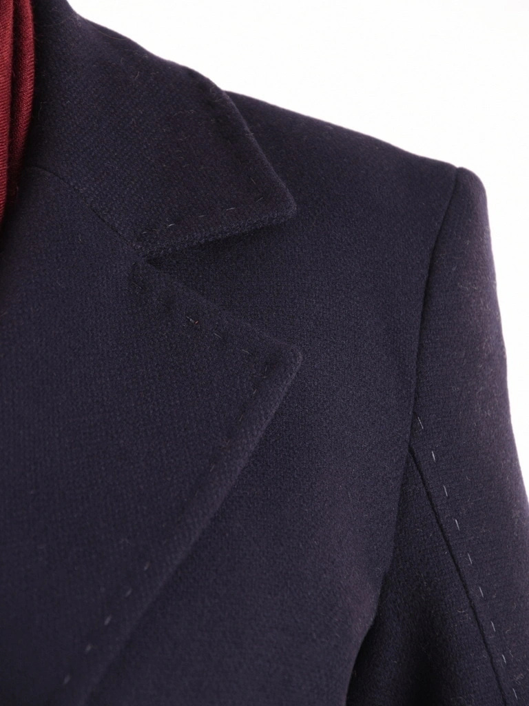 Elegancki płaszcz damski na jesień i zimę granatowy – klasyczny model z kołnierzem i paskiem 42239