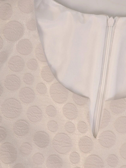 Srebrzysty komplet z sukienką midi w grochy na wesele i przyjęcia – podkreślający sylwetkę fason z dekoltem łódka 24324