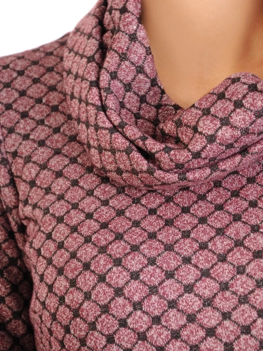 Elegancka fioletowa sukienka jesienna do pracy – prosty fason modelujący sylwetkę zaszewkami 34363