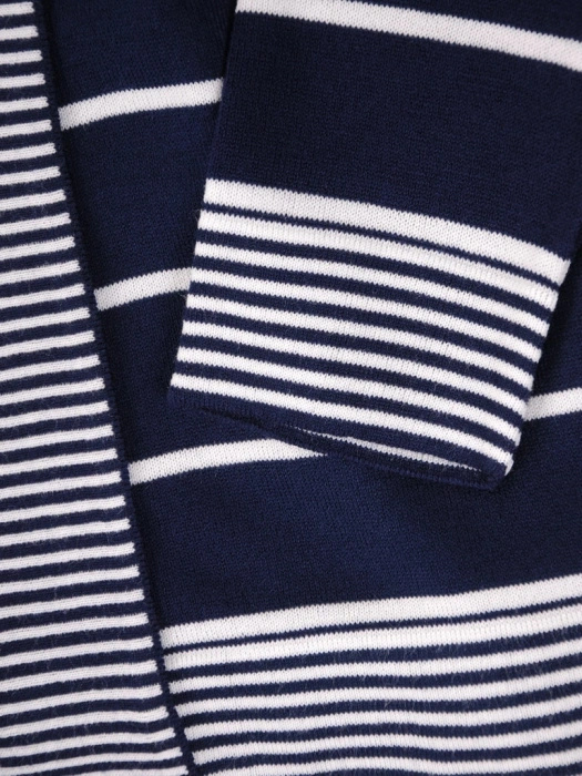Granatowy sweter damski w paski o prostym kroju – praktyczny model 2w1 tuszujący biodra 38676