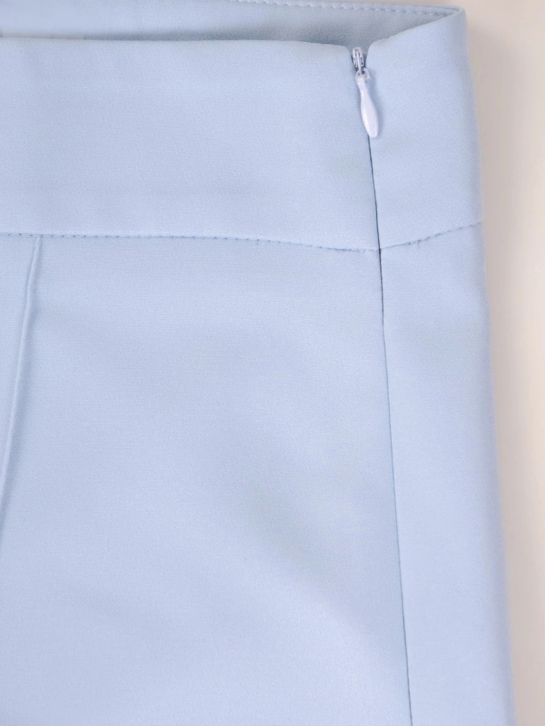 Elegancka błękitna marynarka damska do sukienki – prosty fason z ozdobnymi guzikami 35318