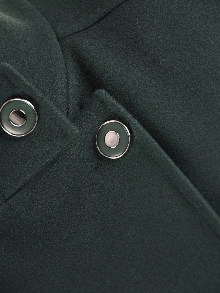 Elegancki zielony płaszcz zimowy damski – prosty krój z modną stójką i kieszeniami 36932