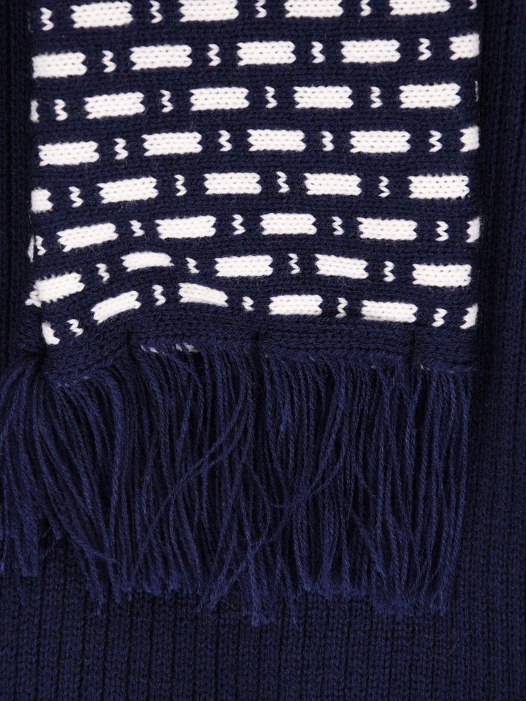 Granatowy sweter damski o luźnym kroju – efektowny dekolt z szalem i ozdobnym zapięciem 42163