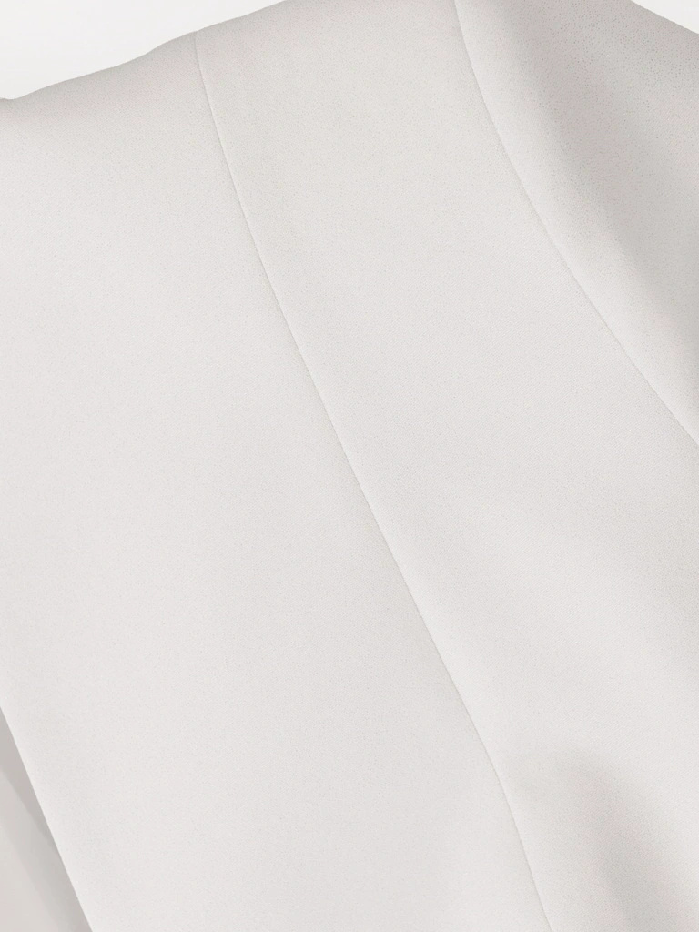 Wizytowa marynarka damska do sukienki ecru – prosty krój ze stójką dodający lekkości sylwetce 40201