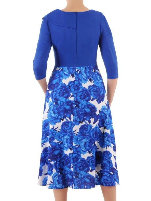 Elegancka chabrowa sukienka midi w kwiaty – rozkloszowany krój z dekoracyjną kokardą 37985