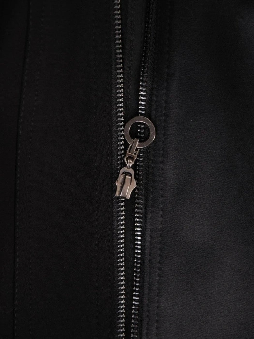 Elegancka czarna sukienka biznesowa z rękawem 3/4 – prosty fason z ozdobnym kołnierzykiem 18566