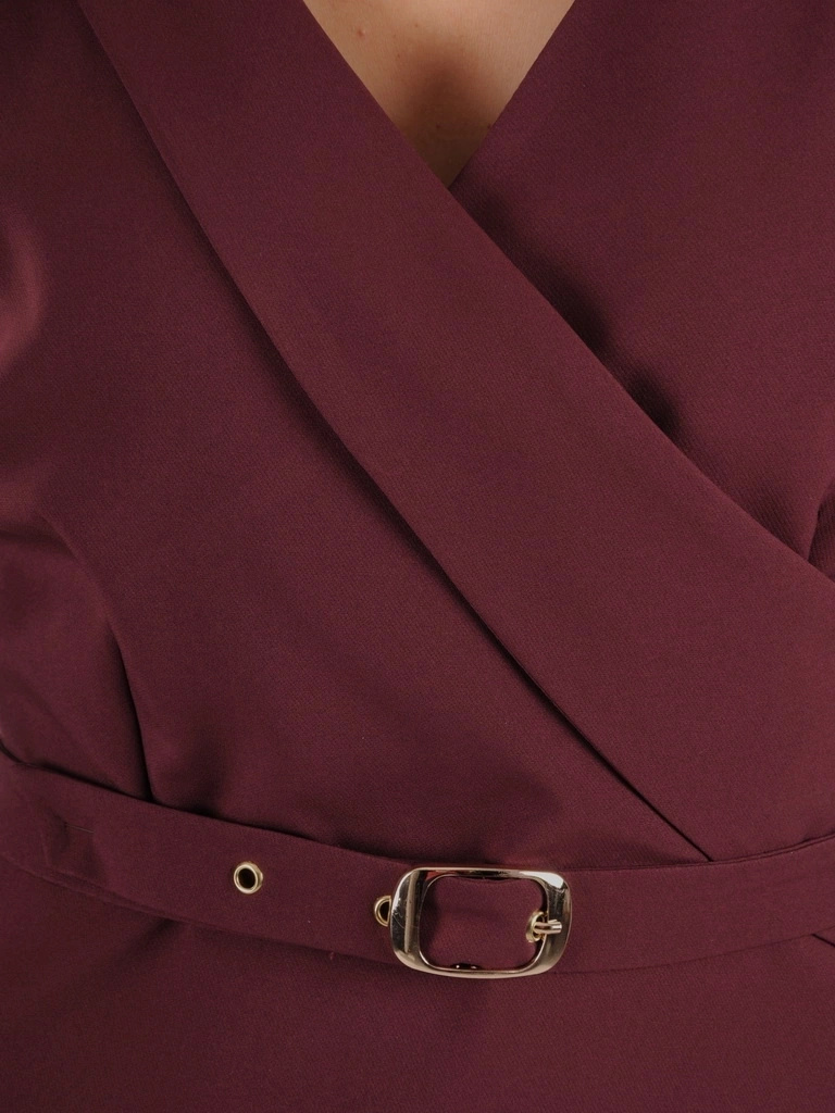 Elegancki komplet damski z prostymi spodniami bordowy – trapezowa tunika z paskiem podkreślającym talię 37238