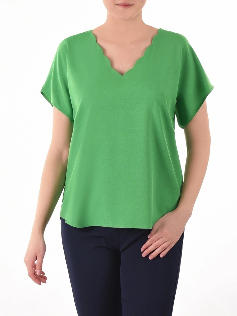 Jasnozielona bluzka wizytowa z wiskozy – prosty fason z ozdobnym dekoltem w serek 39926